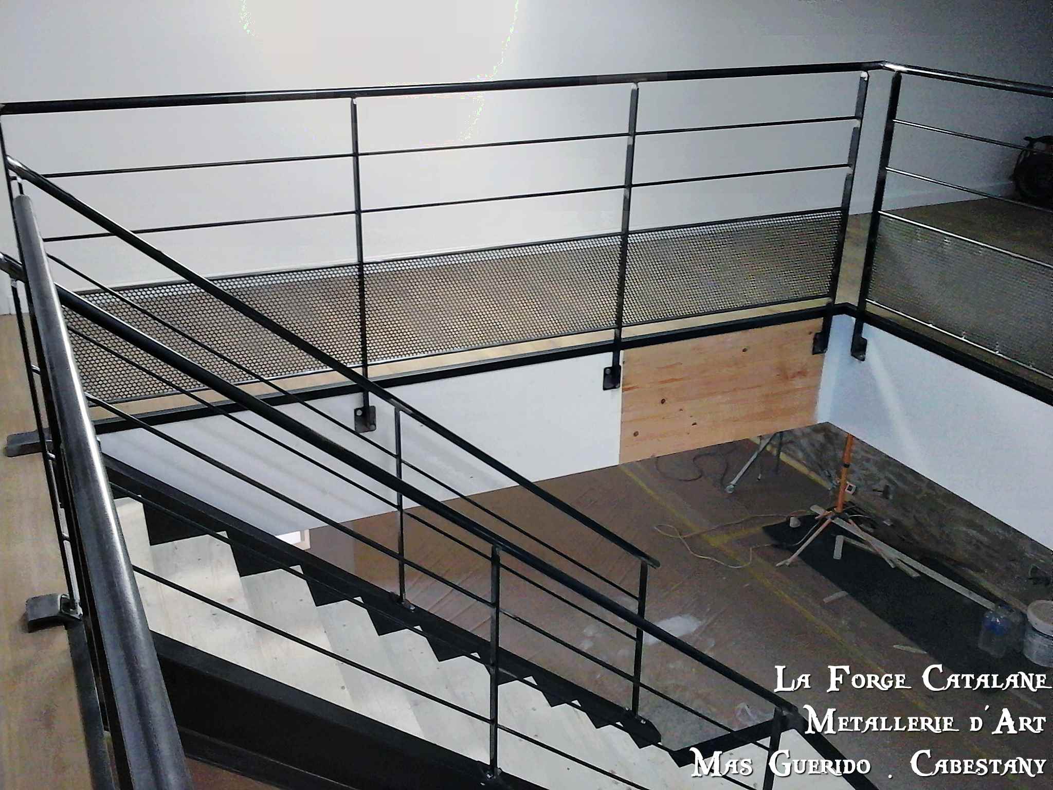 rambarde garde corps soubassement tole perforee forge catalane.jpg